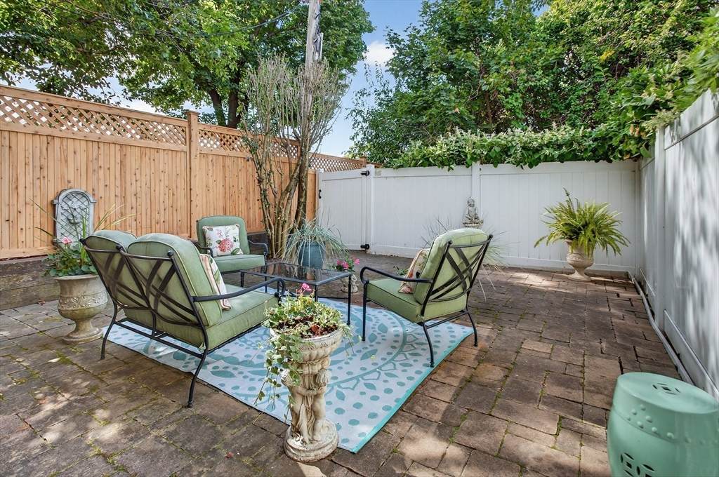 100 Baldwin Street - Photo 1