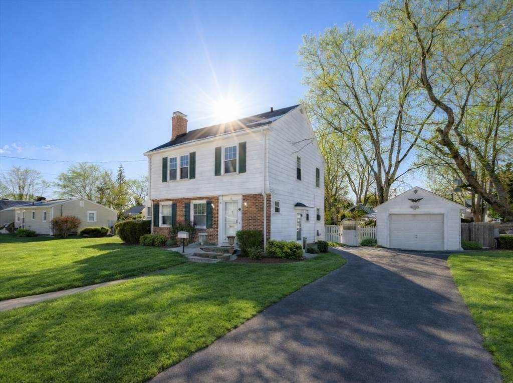 25 Newfield Ave - Photo 1