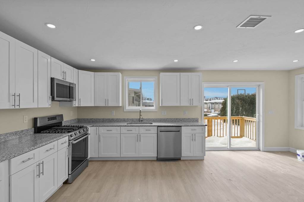 25 Lebanon St - Photo 1