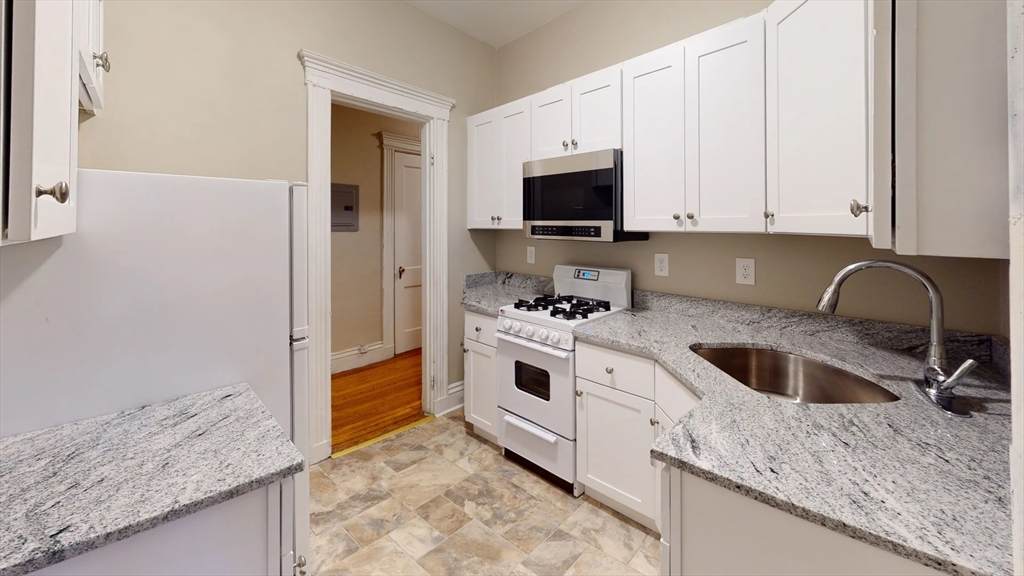 52 Charlesgate E - Photo 1