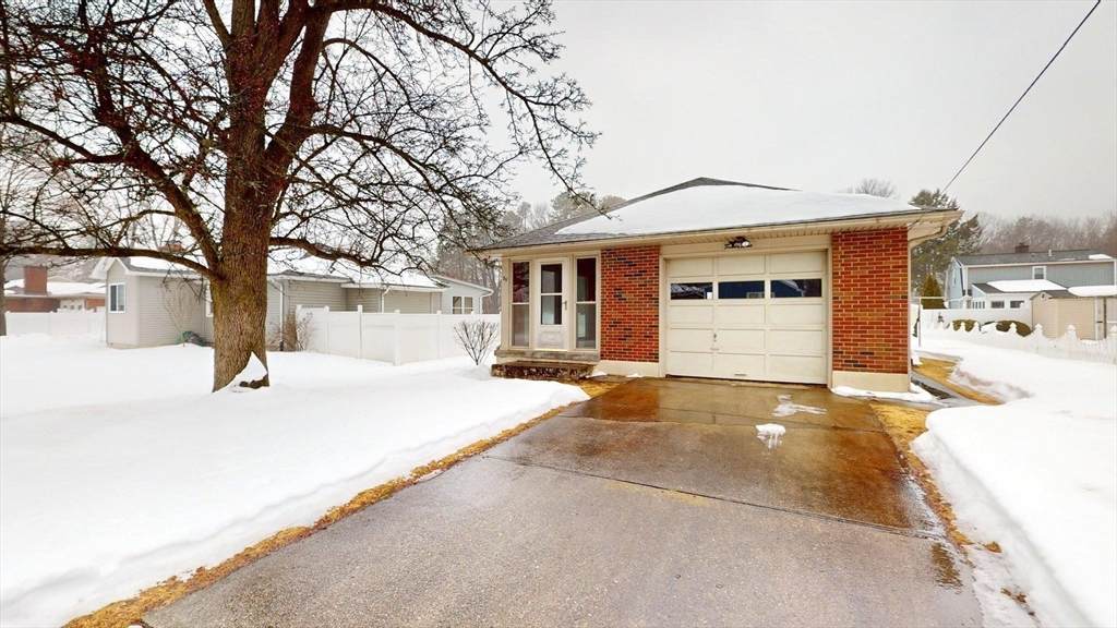 29 Lincoln St - Photo 1