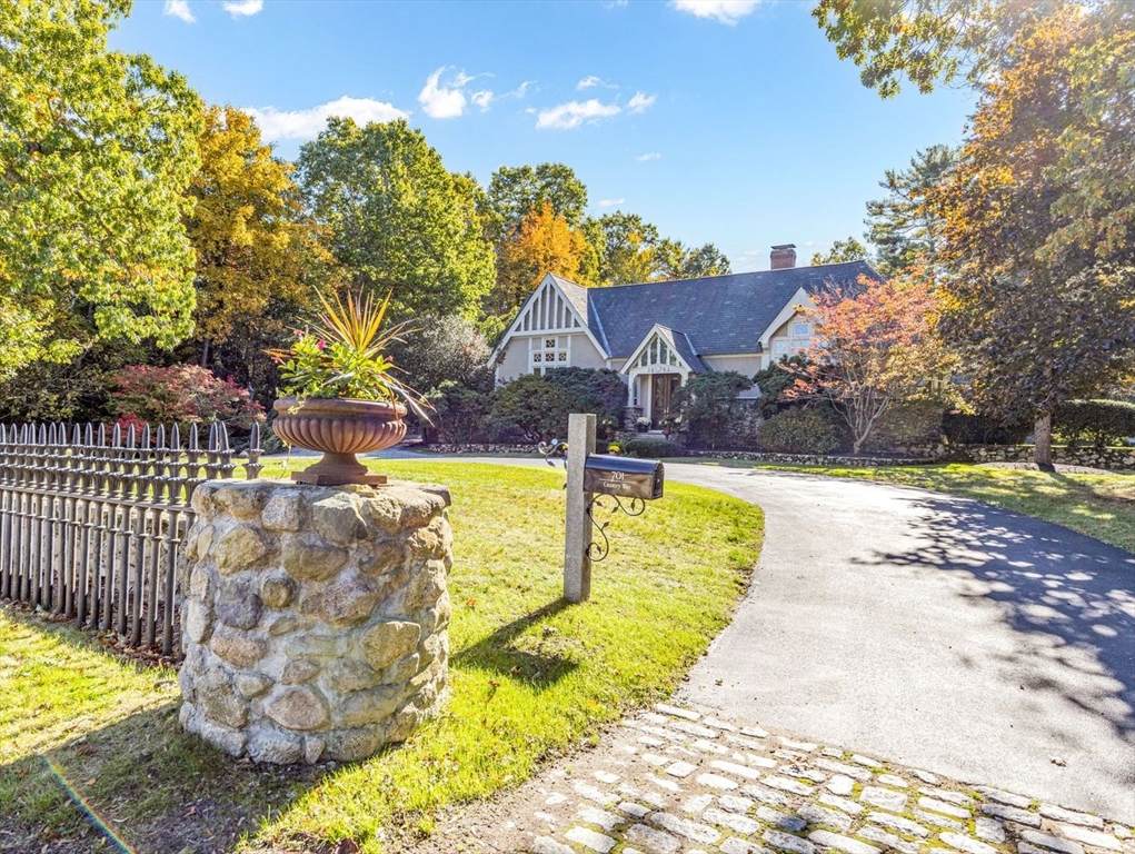 701 Country Way - Photo 1