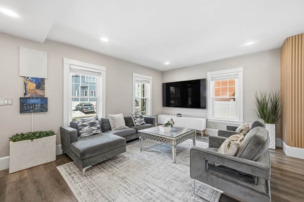 13 Leyden St - Photo 1