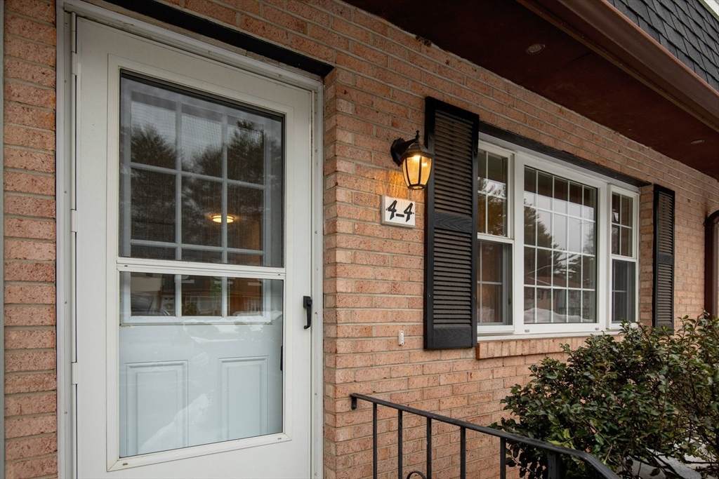 4 Treetop Lane - Photo 1