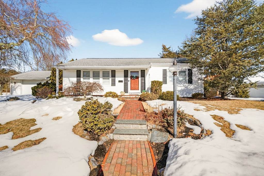 27 Meadow Ln - Photo 1