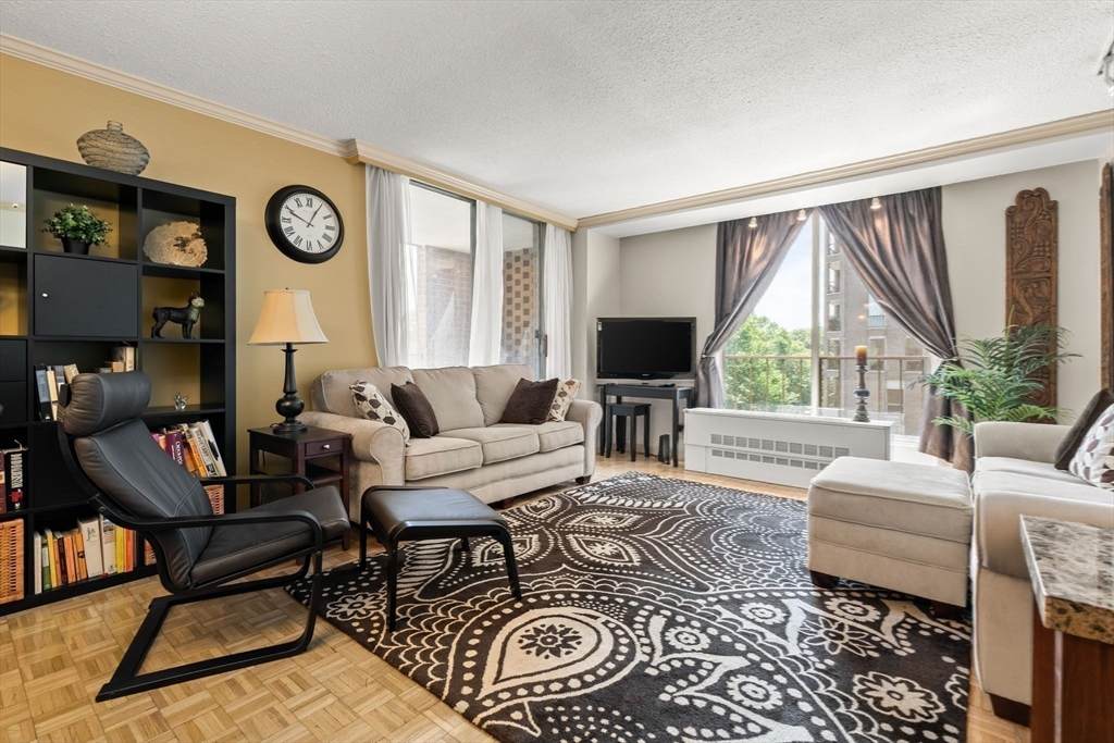 33 Pond Ave - Photo 1