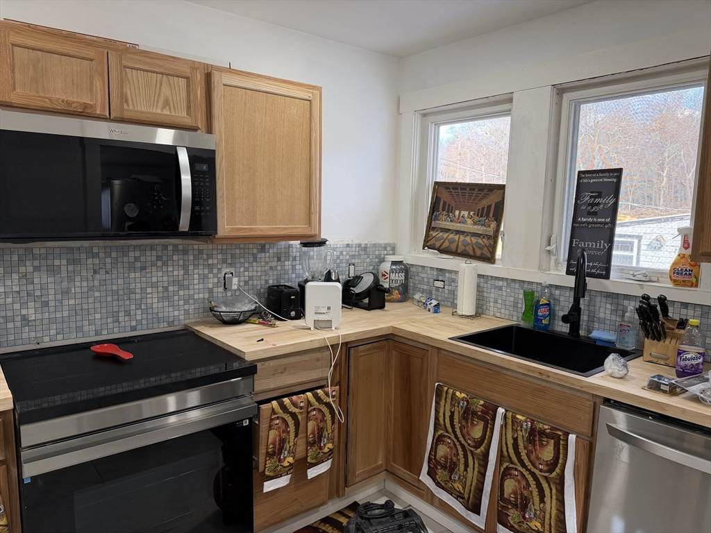 52 Quincy St - Photo 1