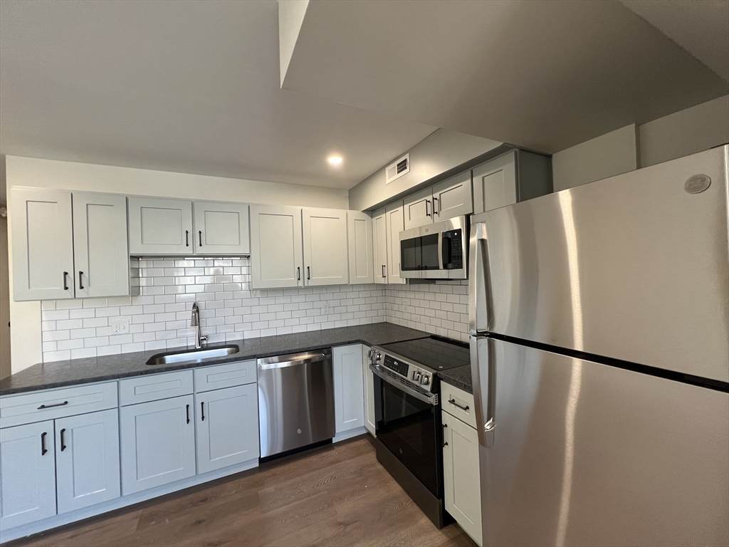 160 Seabury St - Photo 1