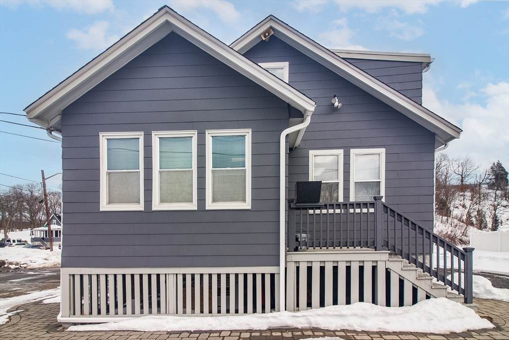 17 Lark Ave - Photo 1