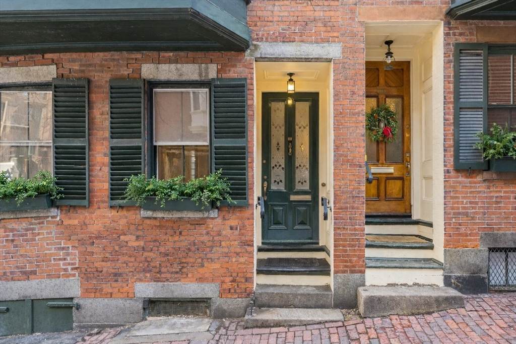 121 Pinckney St - Photo 1