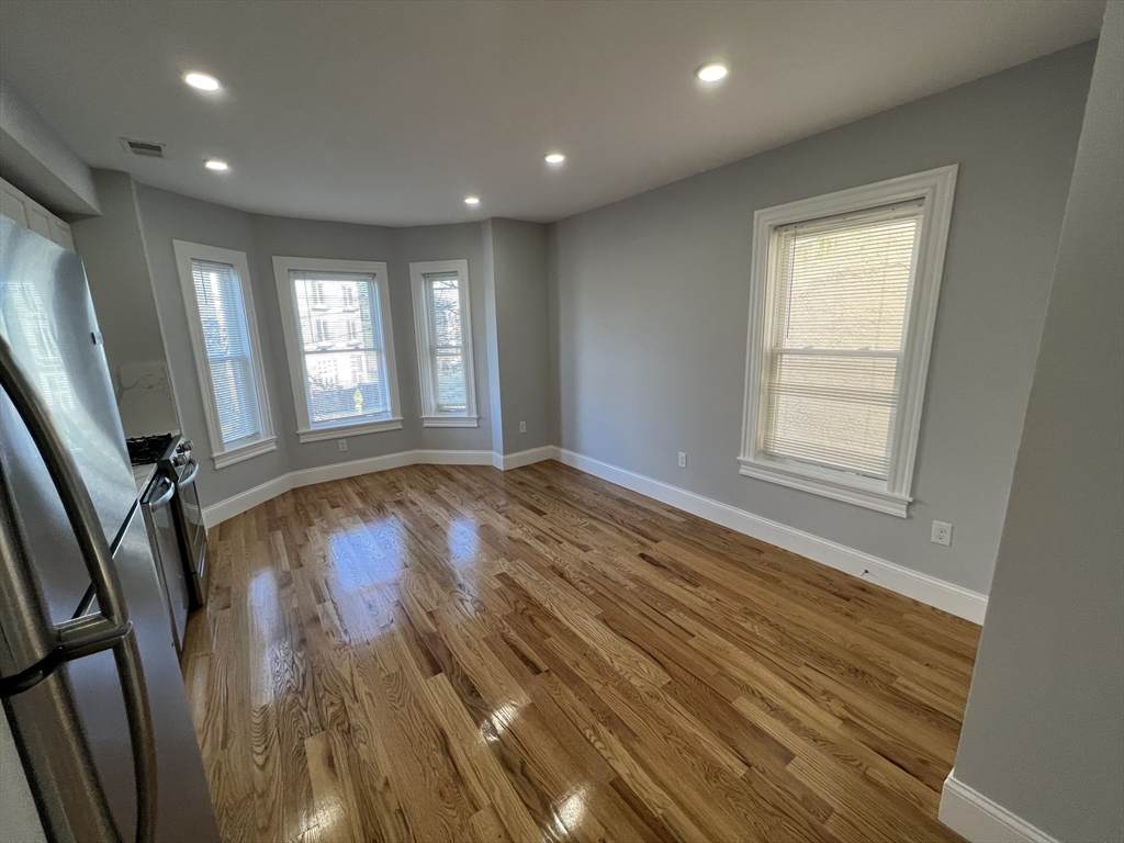 372 Oxford St - Photo 1