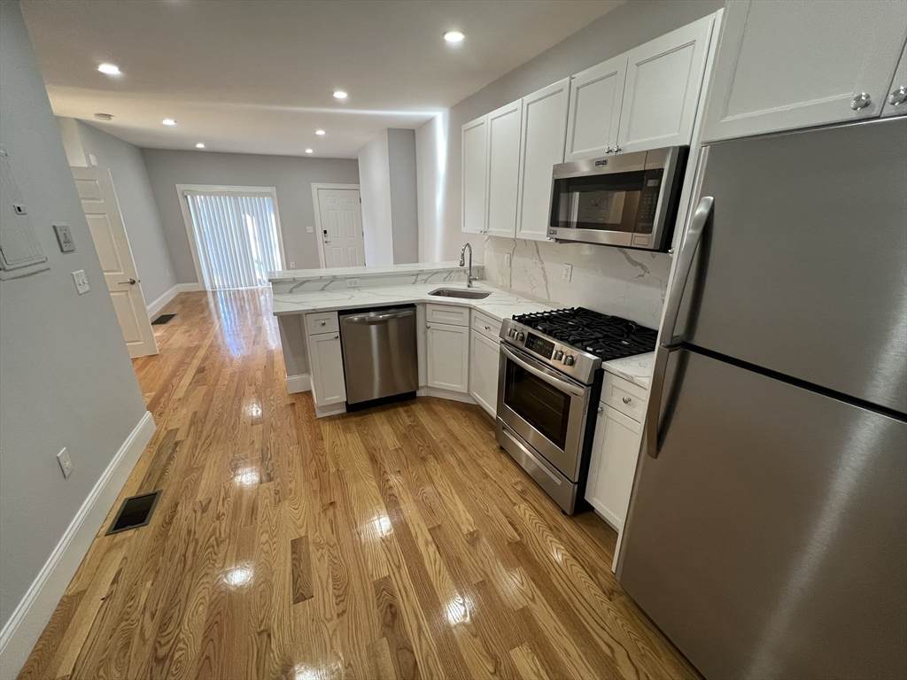 372 Oxford St - Photo 1