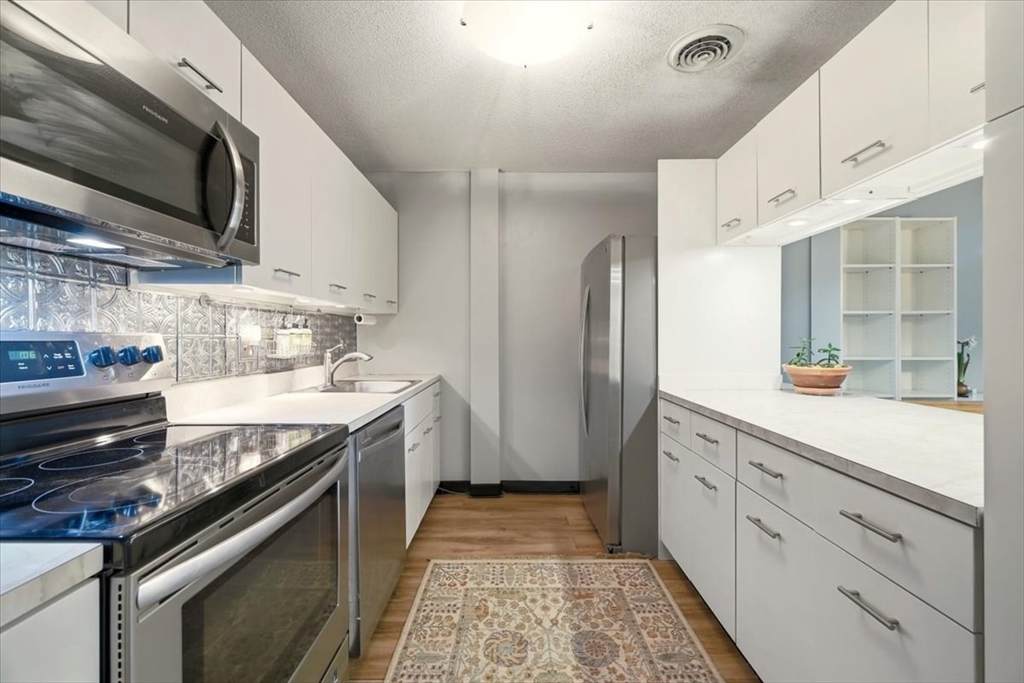 96 Old Colony Ave - Photo 1