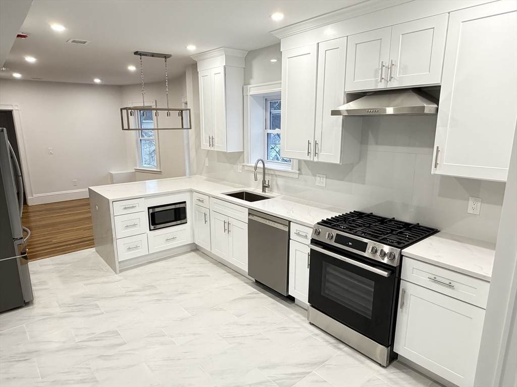 10 Beech St - Photo 1