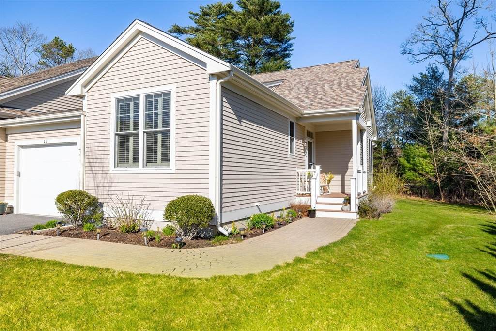 16 Grey Hawk Dr - Photo 1
