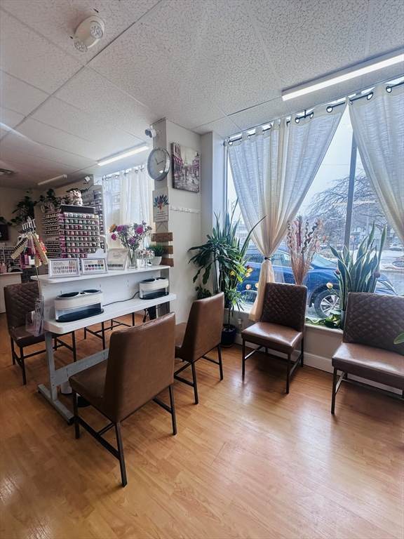 000 Confidential - Photo 1