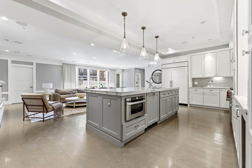 621 E 1st St - Photo 1