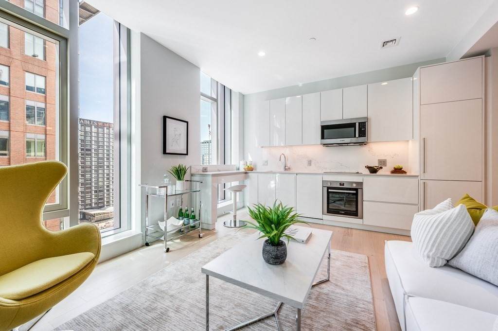 135 Seaport Blvd - Photo 1