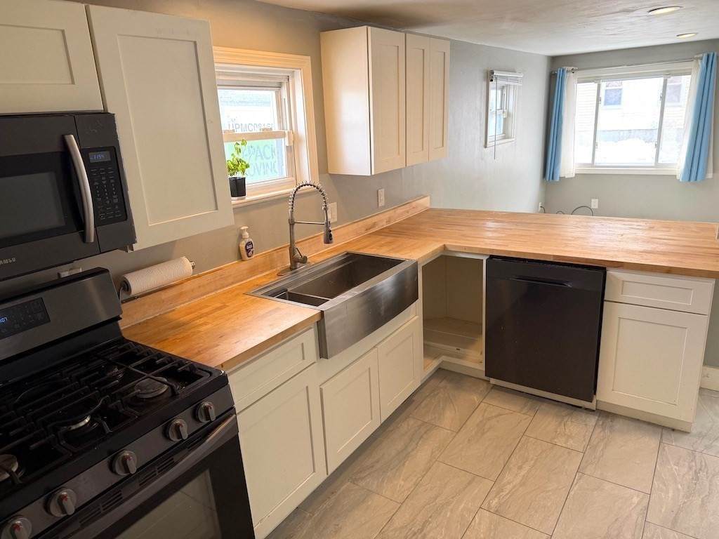 493 Rivet St - Photo 1