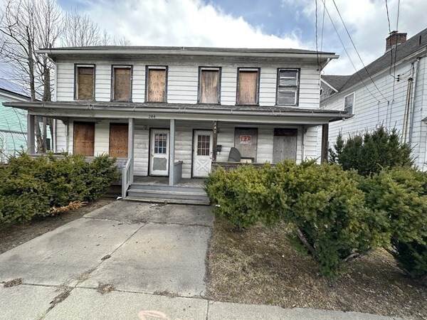 242 Wahconah St - Photo 1