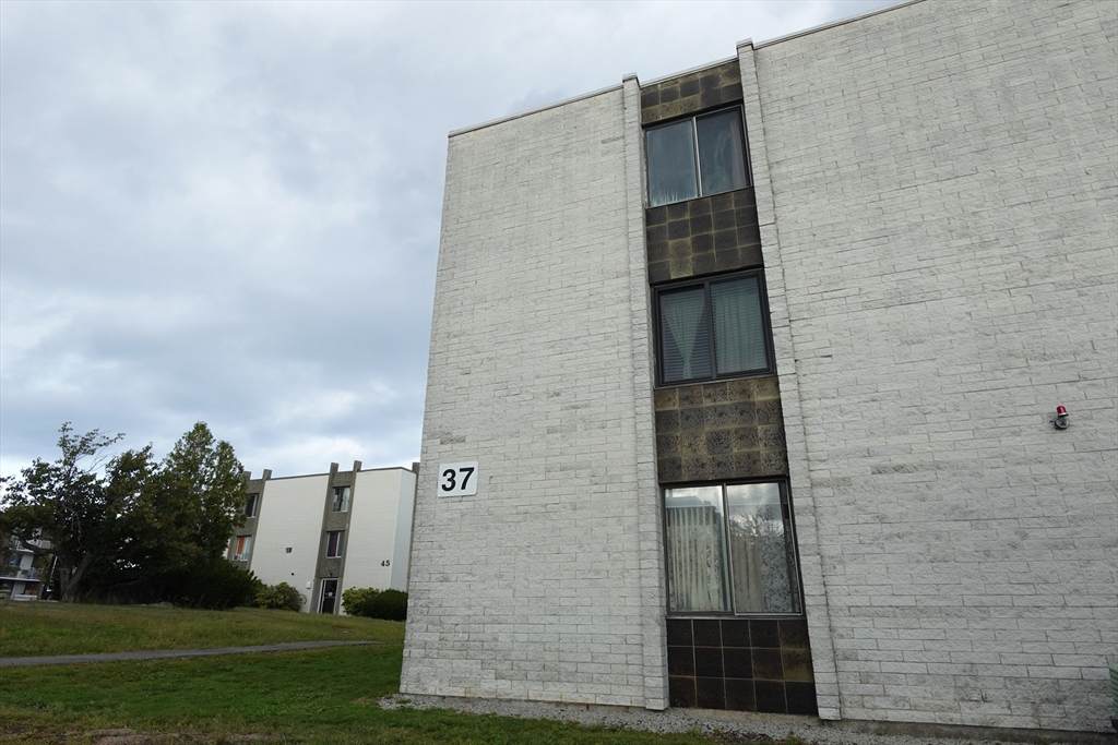 37 Skyline Dr - Photo 1