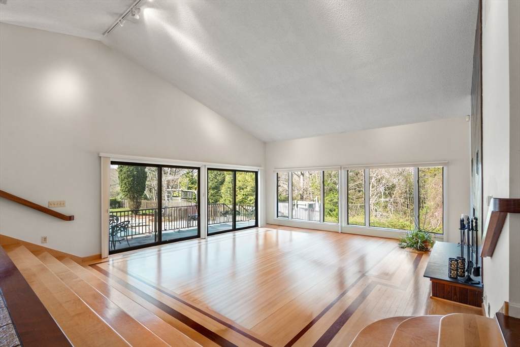 16 Wadsworth Ln - Photo 1