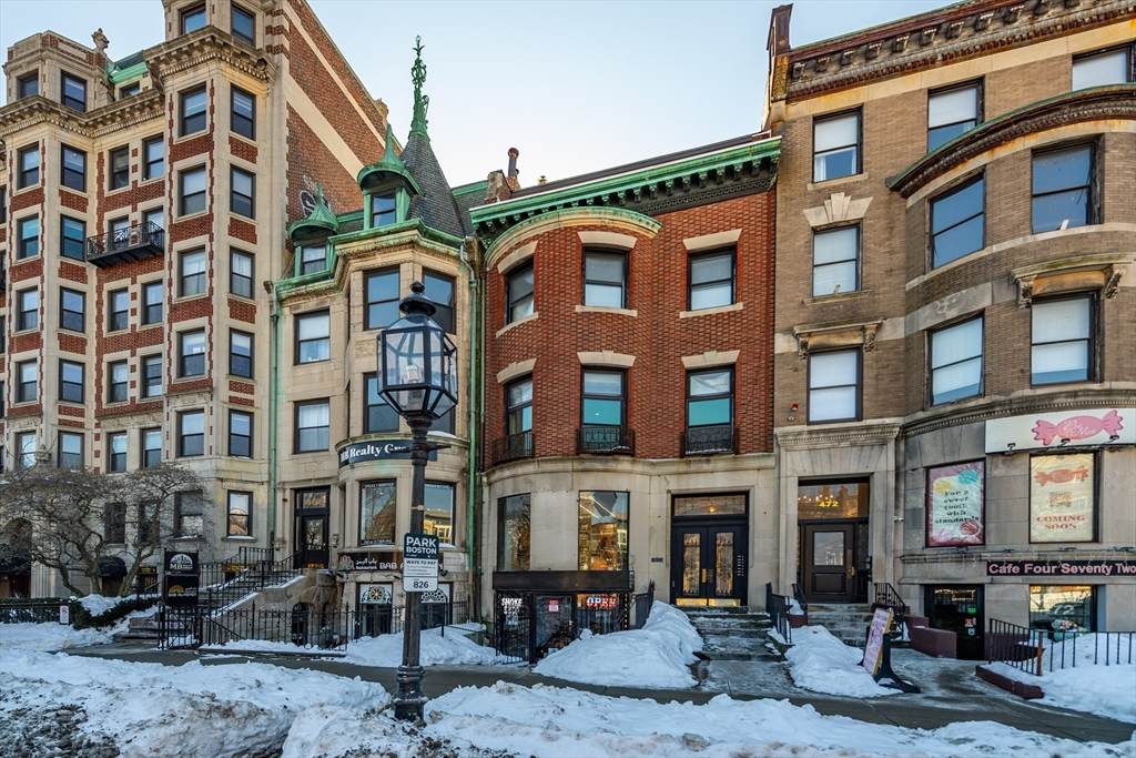 470 Commonwealth Ave - Photo 1