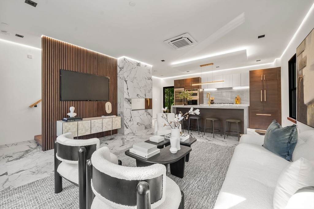 302 Elliot St. Carriage House N - Photo 1