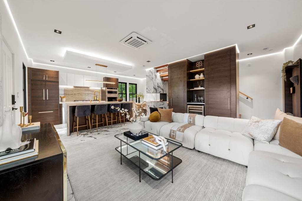 304 Elliot St. Carriage House S - Photo 1