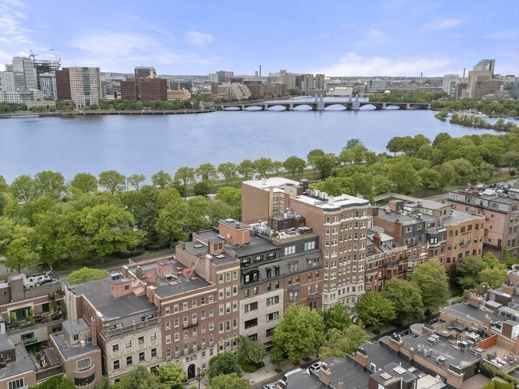 260 Beacon - Photo 1