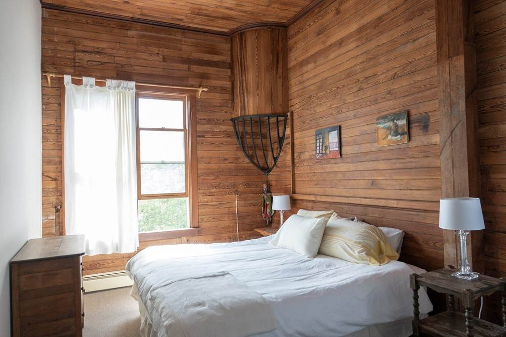 https://bt-photos.global.ssl.fastly.net/mlspin/orig_boomver_1_73484643_2.jpg