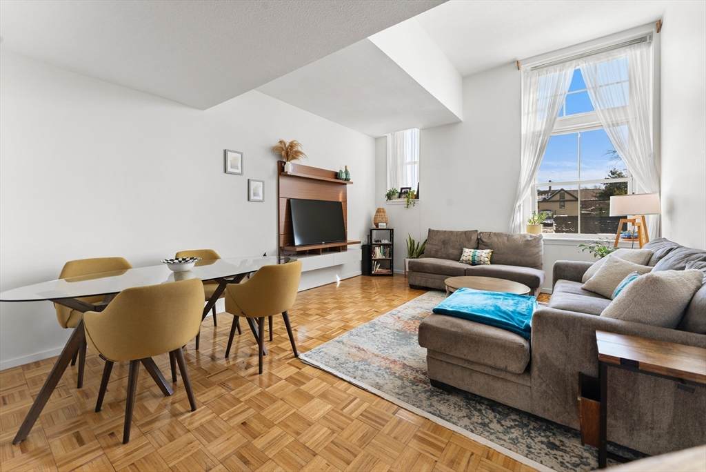 51 Pettee St - Photo 1