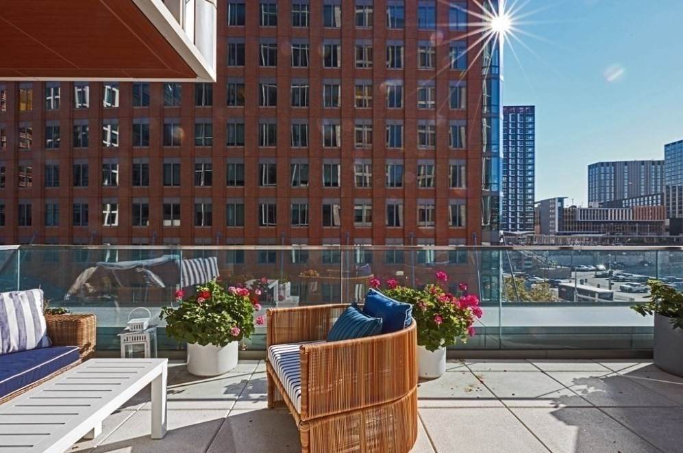 135 Seaport Blvd - Photo 1