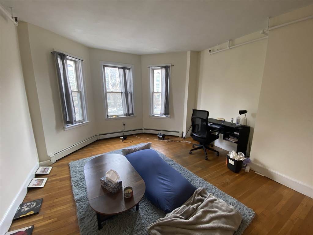 712 Commonwealth Avenue - Photo 1