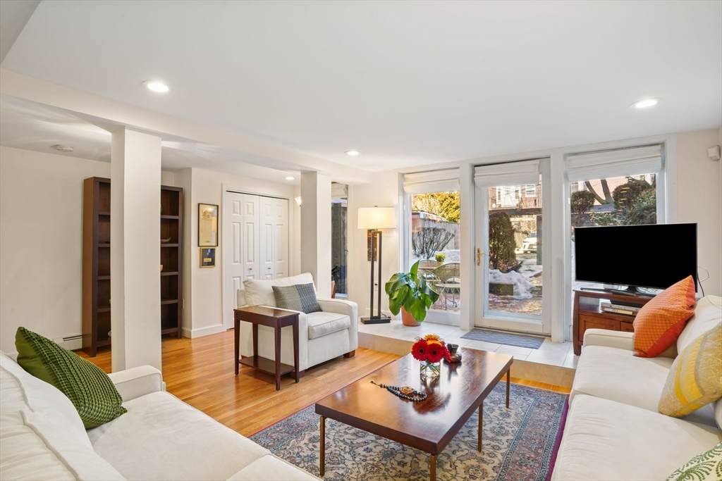 29 Holyoke St - Photo 1