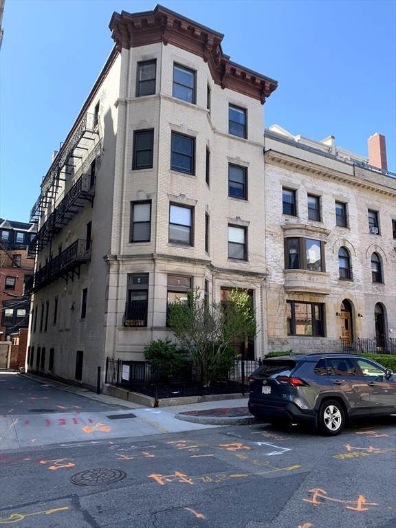 65 Hemenway Street - Photo 1