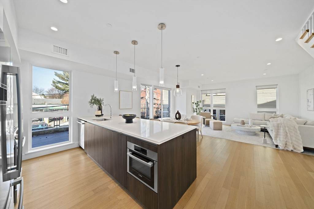 260 Beacon - Photo 1