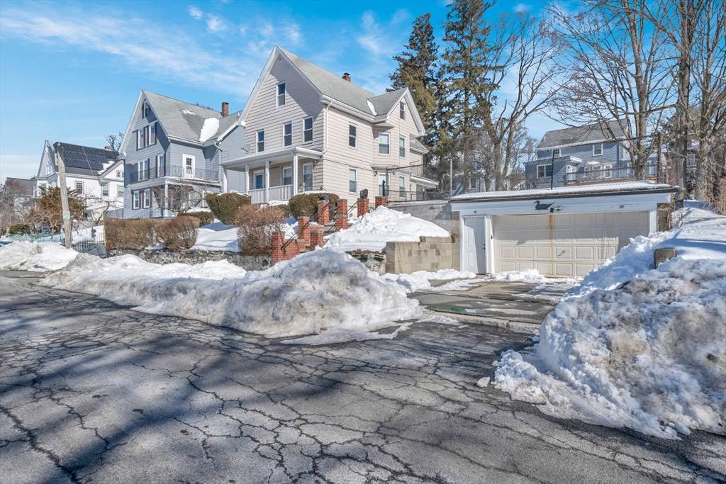 75 Warren St - Photo 1