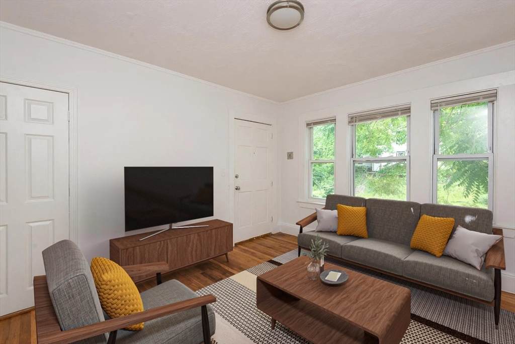 112 Adams - Photo 1