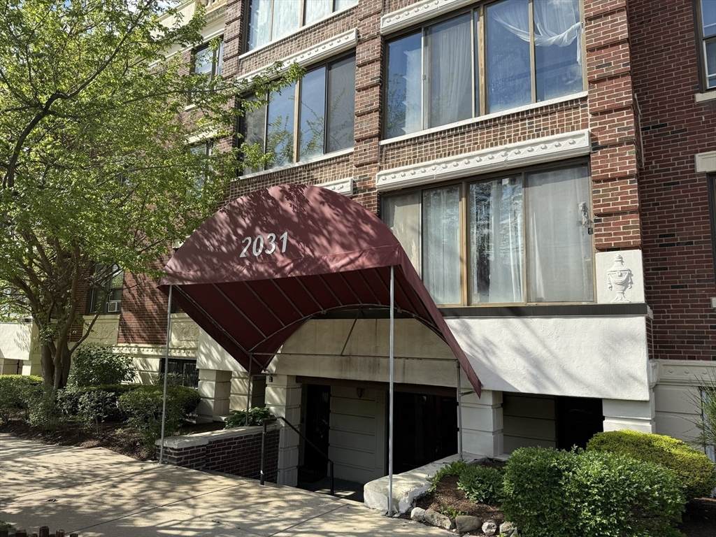 2031 Commonwealth - Photo 1