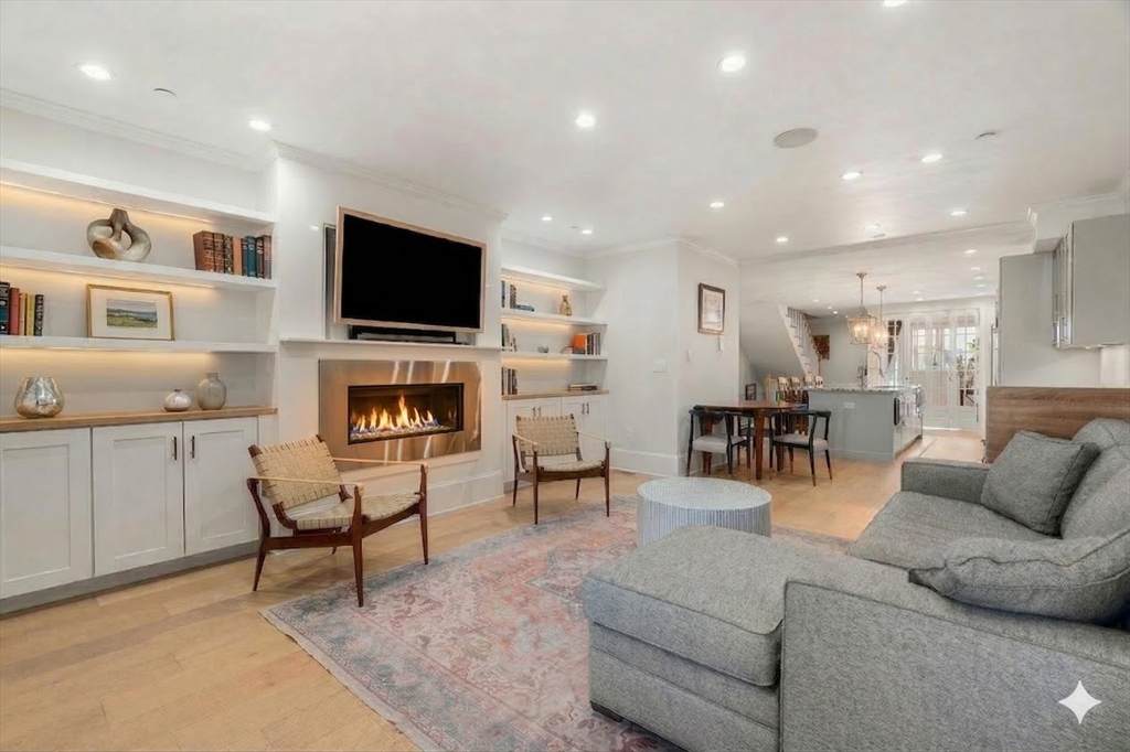 530 E Broadway - Photo 1