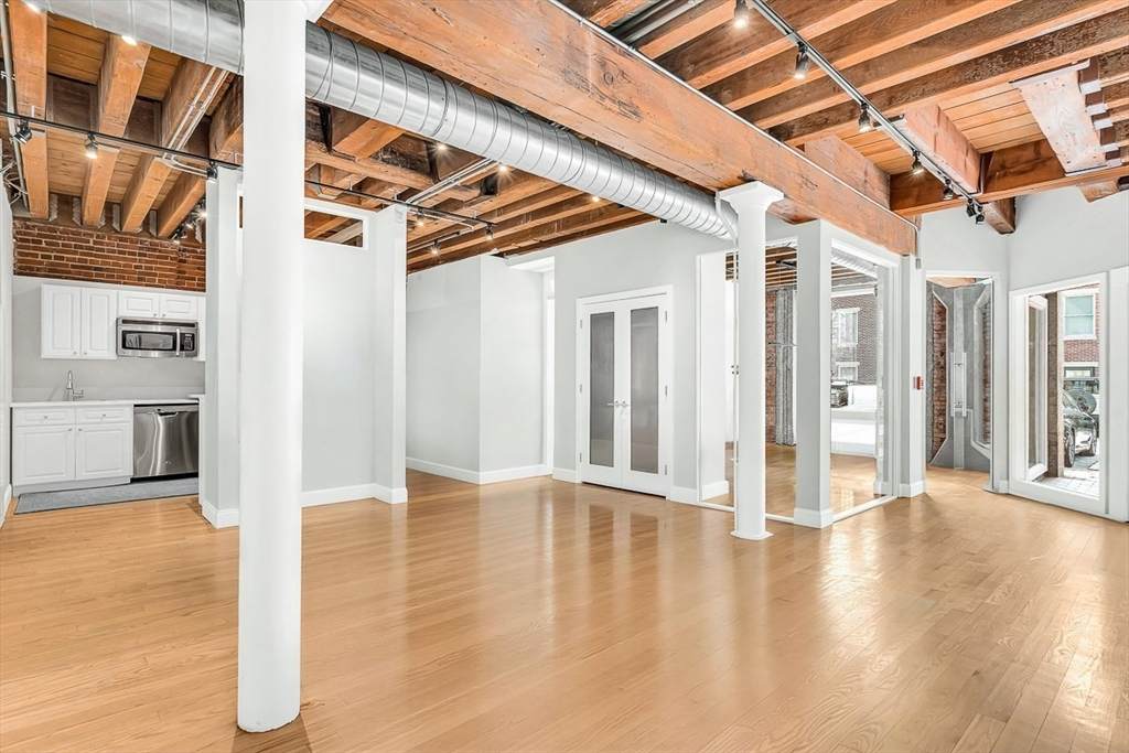 343 Commercial St - Photo 1