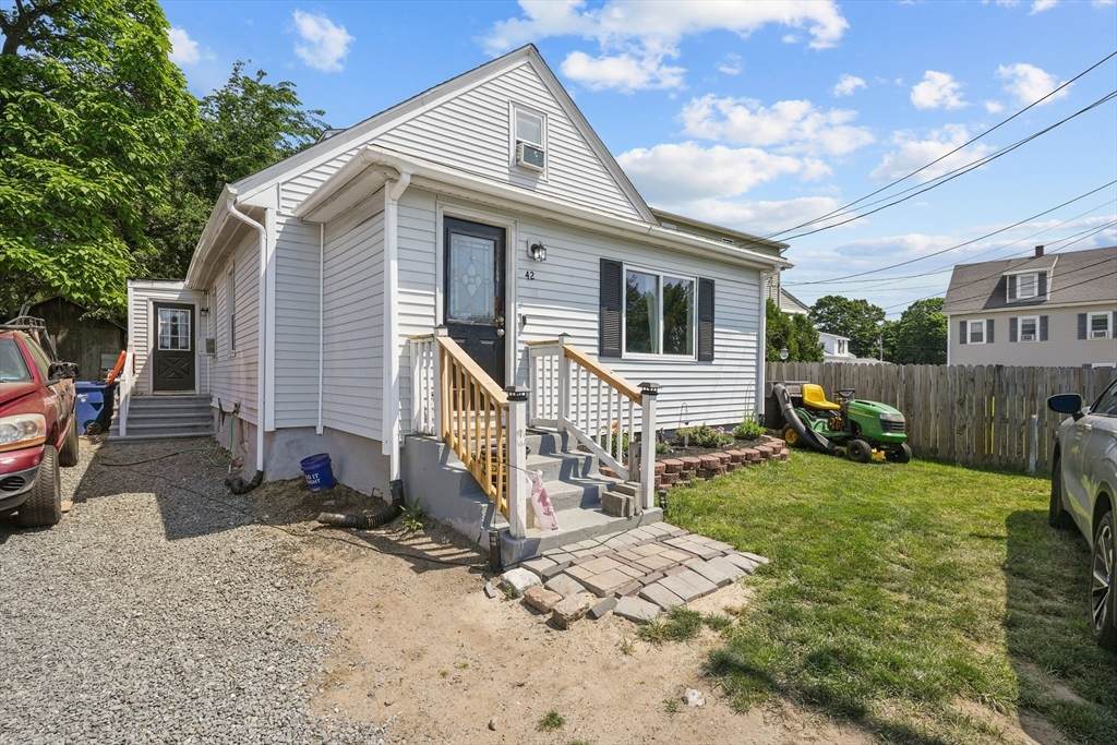 42 Taunton Ave - Photo 1