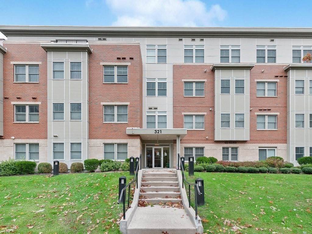 321 Hammond Pond Pkwy - Photo 1