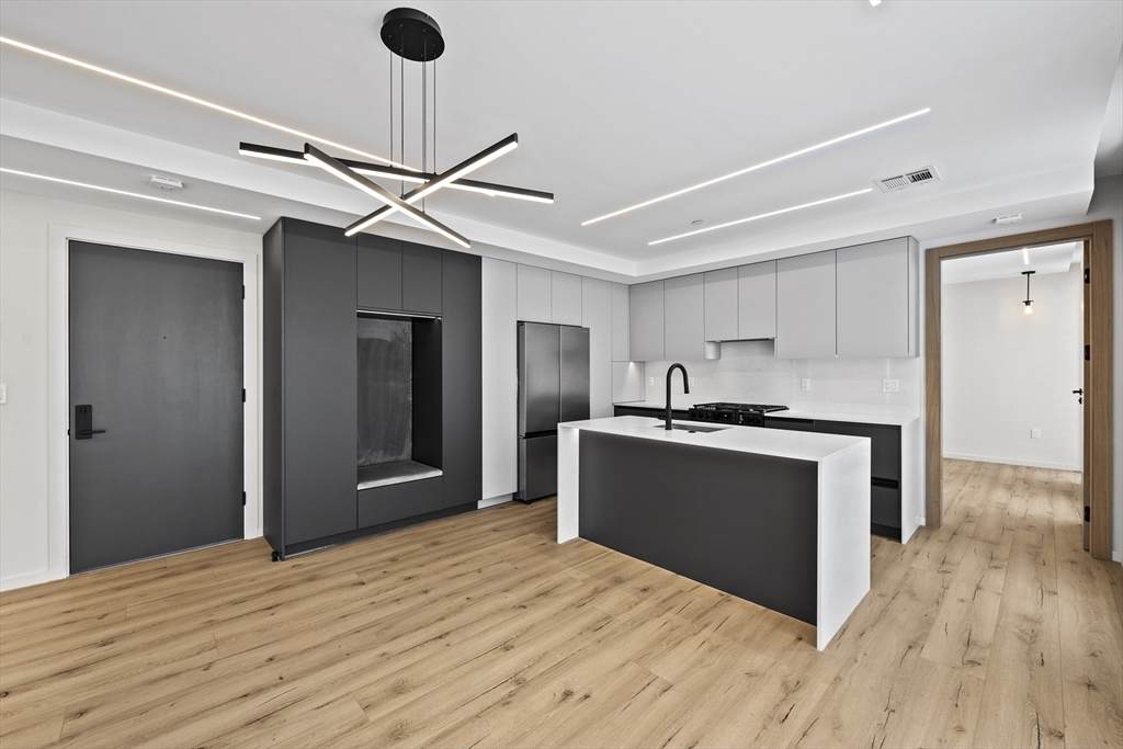 1854 Dorchester Ave - Photo 1