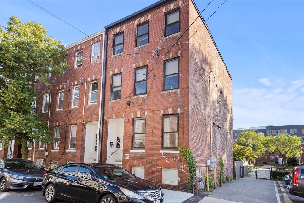 211 W 9th St - Photo 1