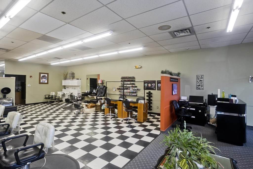 1581 N Main St - Photo 1