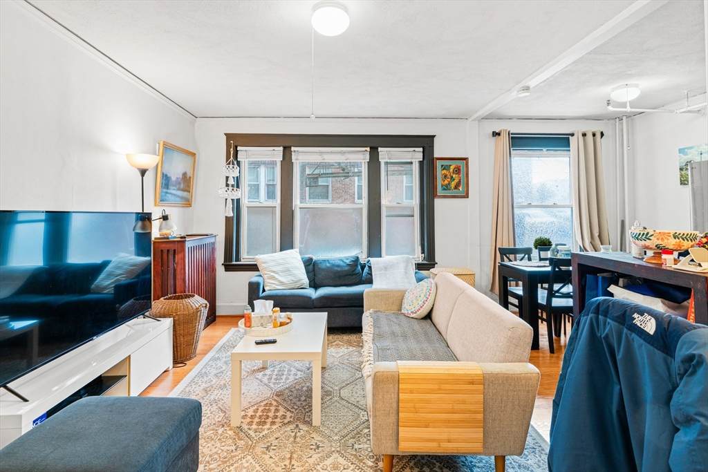 1607 Commonwealth Ave - Photo 1