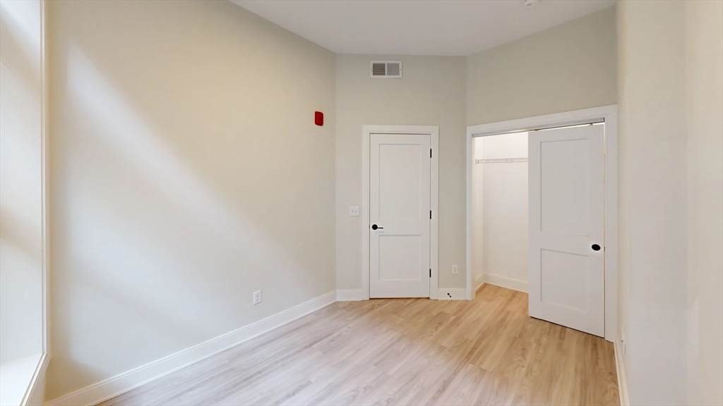 https://bt-photos.global.ssl.fastly.net/mlspin/orig_boomver_1_73489265_2.jpg