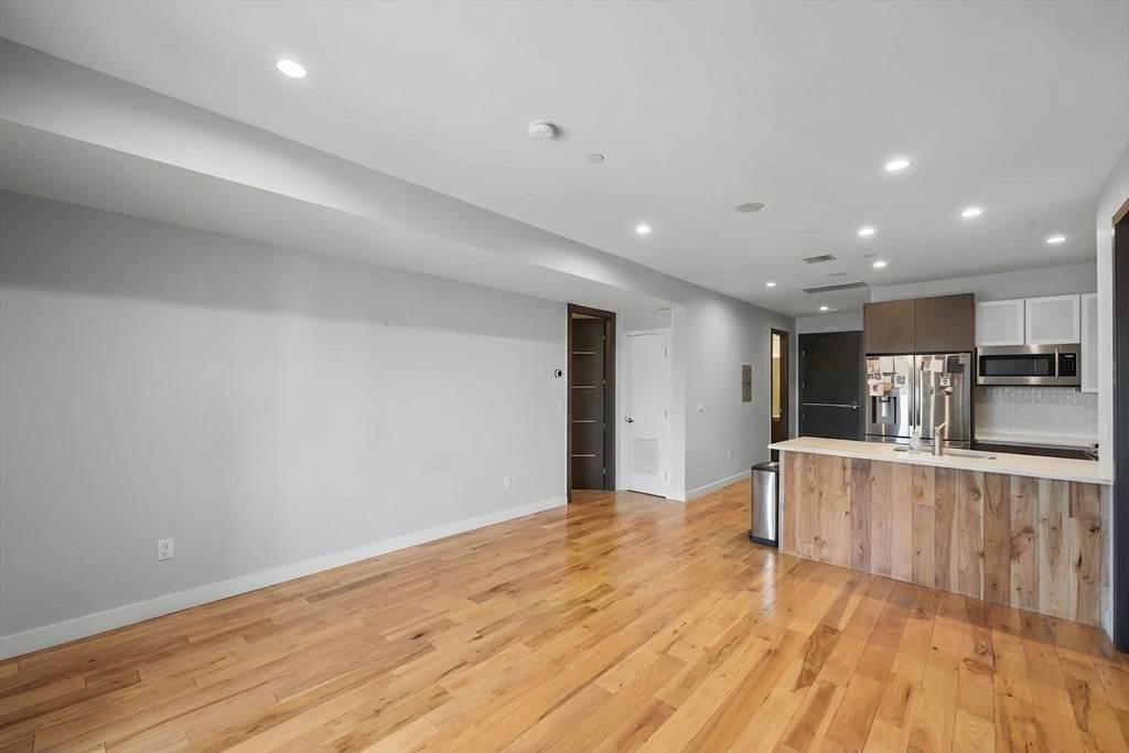 39 Lexington St - Photo 1